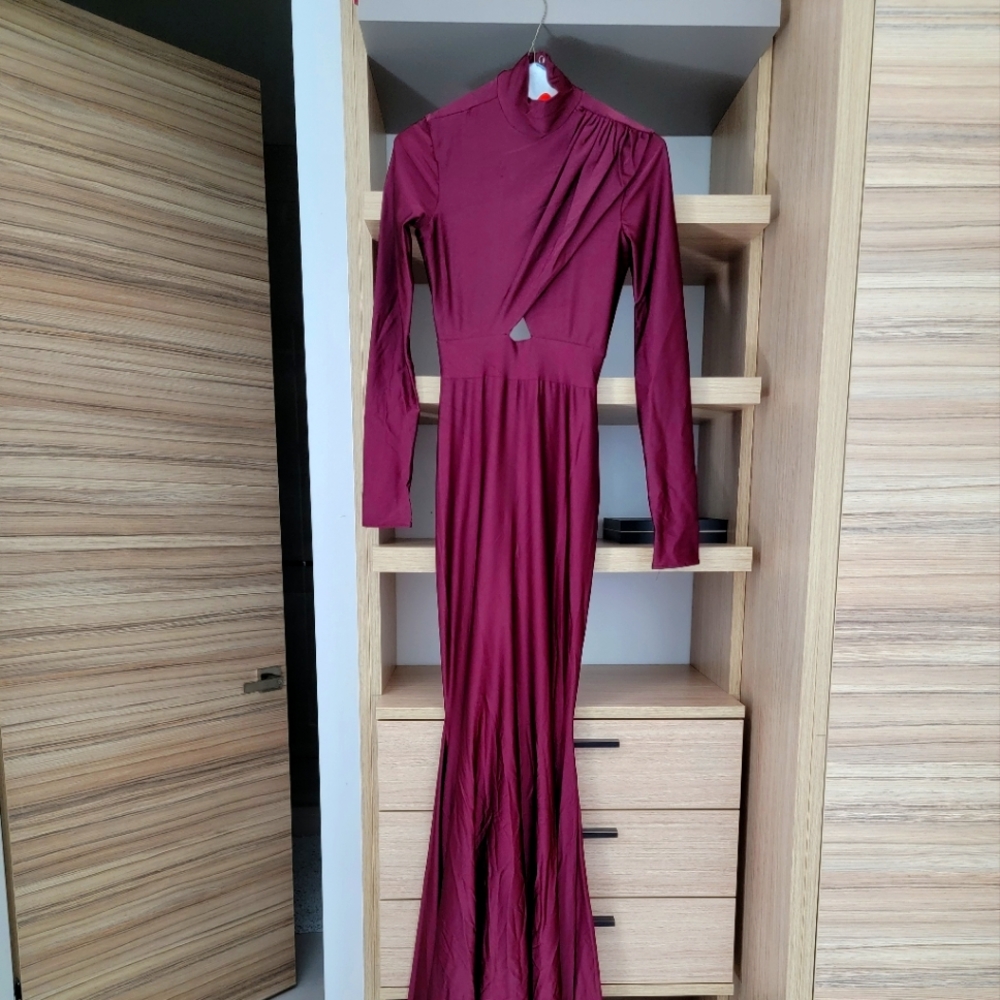 Dress / gown